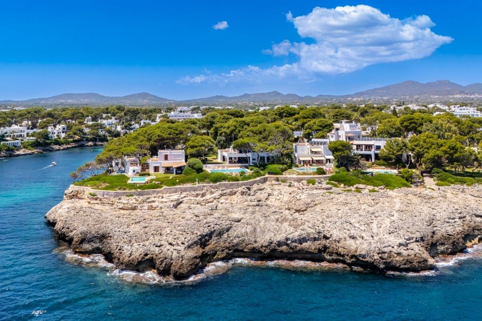 27_Villa_first line_big plot_cala d'or